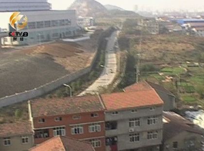 本應(yīng)沒(méi)有居民樓的區(qū)域，布滿密密麻麻的樓房