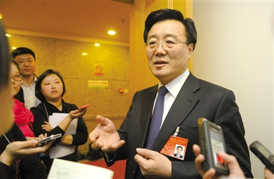 昨日，在十四屆人大二次會議順義代表團全團審議后，北京市人大代表、北京市常務副市長李士祥接受記者提問。新京報記者 浦峰 攝