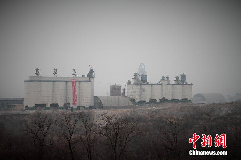 　2014年2月17日，石家莊市再次啟動壓減水泥過剩產(chǎn)能、治理大氣污染水泥企業(yè)集中爆破拆除行動。