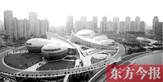 隨著鄭州經(jīng)濟(jì)的發(fā)展，鄭州的城市建設(shè)也煥發(fā)出勃勃生機(jī)