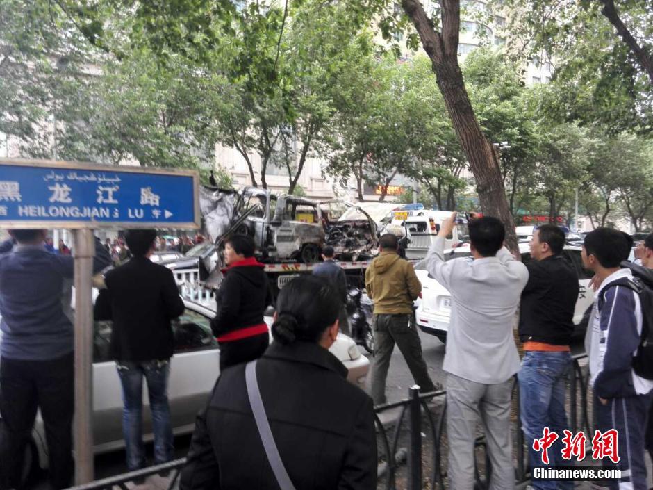 自治區(qū)和烏魯木齊市有關(guān)部門迅速處置，傷員已全部送往醫(yī)院救治。