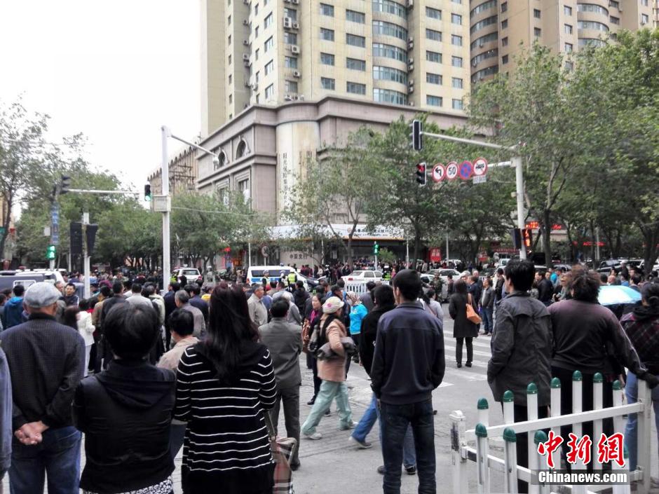 自治區(qū)和烏魯木齊市有關(guān)部門迅速處置，傷員已全部送往醫(yī)院救治。