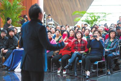 節(jié)儉令后，國家大劇院成了為數(shù)不多的演出營收未受影響的國字頭演出團體之一。圖為國家大劇院第六屆歌劇節(jié)開幕主題活動現(xiàn)場（資料圖片）。京華時報記者吳平攝