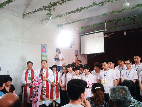 2013 年初，“全范圍教會(huì)”的信徒在參加集會(huì)。