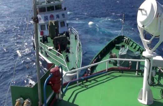 越南拍攝的中國海空力量護(hù)衛(wèi)981鉆井平臺。