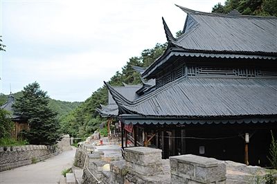 　7月9日，密云水庫附近隸屬于某單位的栗林度假山莊，建筑風格古色古香