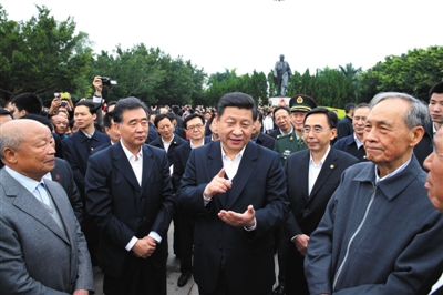 2012年12月11日，習(xí)近平任總書(shū)記后，首次出京考察選擇廣東，在深圳蓮花山向鄧小平像敬獻(xiàn)花籃，強(qiáng)調(diào)