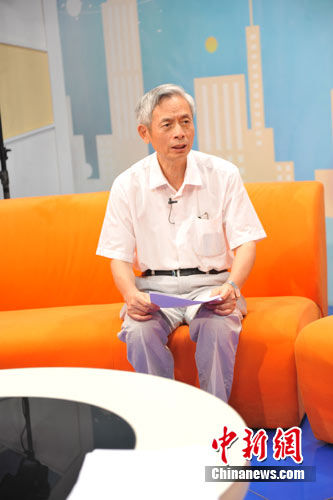 中國房地產(chǎn)業(yè)協(xié)會(huì)名譽(yù)副會(huì)長朱中一參加中新網(wǎng)房產(chǎn)頻道視頻訪談。
