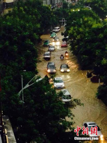 9月1日，受持續(xù)強降水影響，重慶巫溪縣遭受嚴重暴雨洪災。