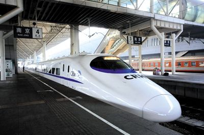 　白皮車 動車，高鐵基本全白色
