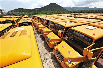 8月28日，浙江溫嶺，擱置農(nóng)村近1年的校車。