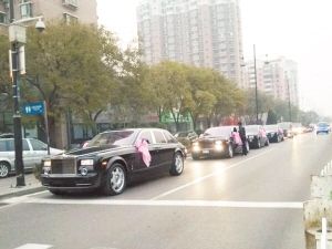 豪華婚禮車隊。(網(wǎng)友供圖)