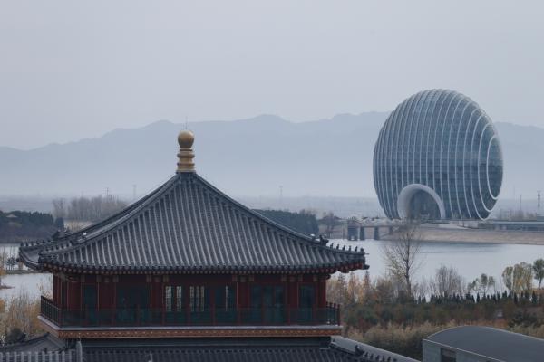 　因APEC會議籌備，雁棲湖景區(qū)于10月25日關(guān)閉至11月14日重新開放。 劉行喆 澎湃資料