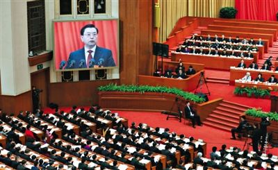 十二屆全國人大三次會議舉行第二次全體會議，全國人大常委會委員長張德江作全國人大常委會工作報告。