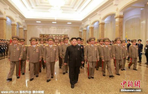 資料圖：朝鮮最高領(lǐng)導(dǎo)人金正恩此前參謁錦繡山太陽宮的情景。