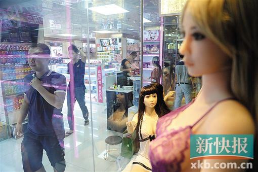 廣東成人用品市場(chǎng)調(diào)查。圖為各地的經(jīng)銷商都會(huì)在此進(jìn)貨。新快報(bào)記者 孫毅/攝