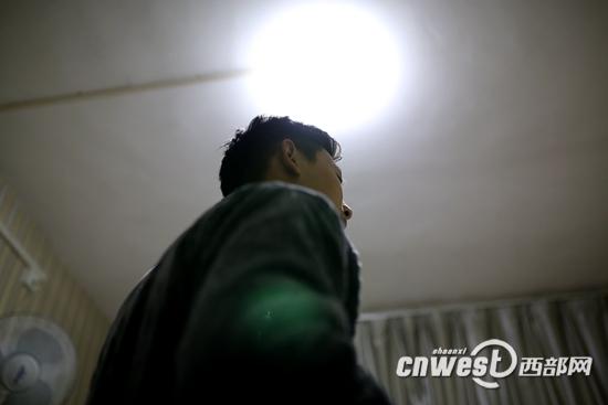 2013年2月份，17歲的林波在陜西省疾控中心拿到HIV確診報(bào)告。