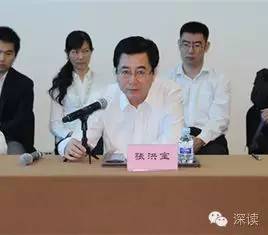 在天津紀(jì)委對(duì)王富強(qiáng)的通報(bào)中指出，王富強(qiáng)從“聽黨的話，永遠(yuǎn)跟黨走，做讓黨放心的人”這一初心出發(fā)，吃過苦、流過汗，曾為天津港保稅區(qū)的建設(shè)和發(fā)展、為天津市招商引資工作作出過貢獻(xiàn)。貢獻(xiàn)被認(rèn)可、贊譽(yù)，其驕傲自滿情緒漸生，覺得