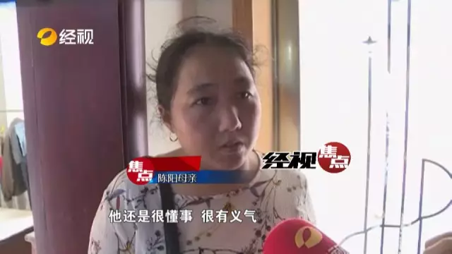仨小伙半夜摘西瓜被發(fā)現(xiàn) 逃跑中跌入水坑兩人溺亡 仨小伙半夜摘西瓜被發(fā)現(xiàn) 逃跑中跌入水坑兩人溺亡