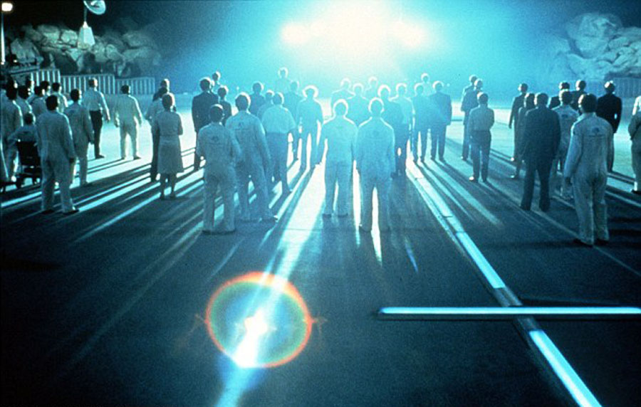 攝影師拍攝到的圖片看上去像科幻電影《第三類接觸》中外星人登陸地球的畫面。