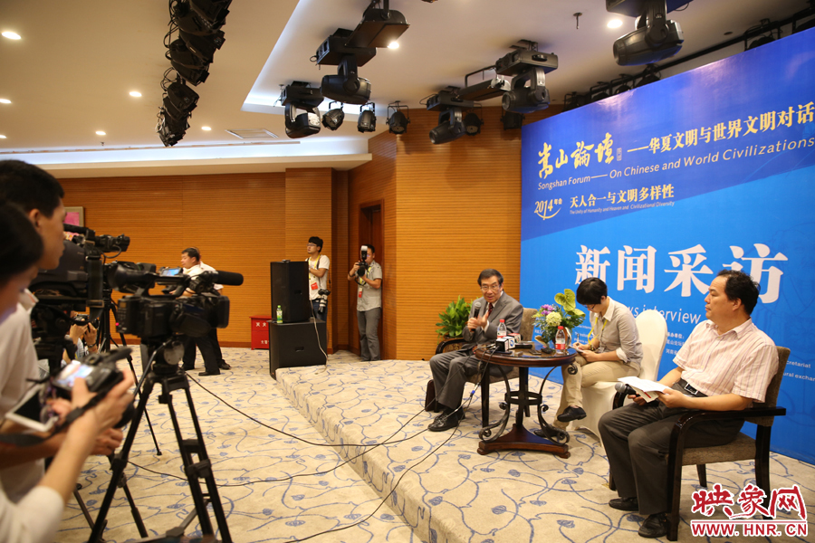 嵩山論壇新聞采訪現(xiàn)場(chǎng)。