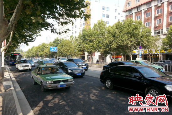 “無車日”仍有許多私家車主選擇開車上路。