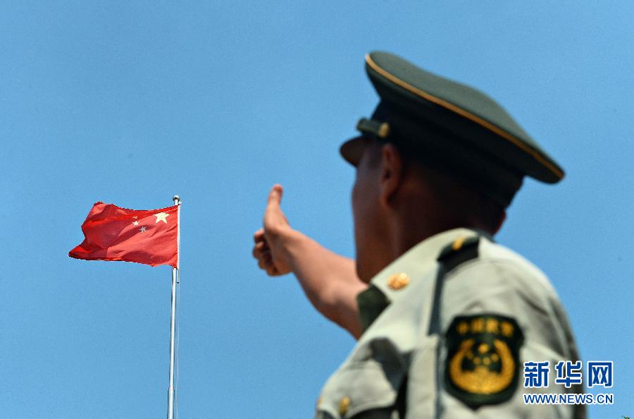  9月25日，武警浙江嘉興消防官兵為祖國“點贊”。