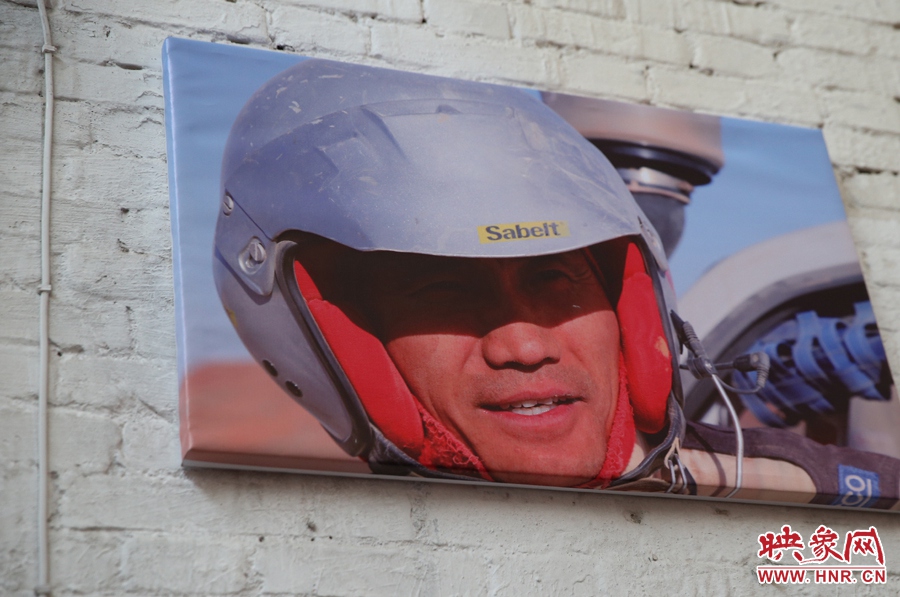 賽車的世界、更是男人的世界。圖為部分參展攝影作品。