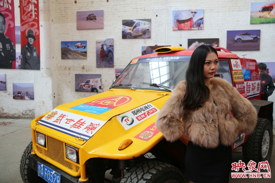 姐是車模，賽車的車。