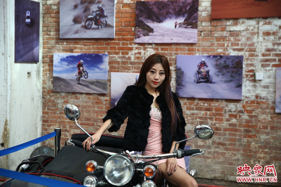 姐是車模，賽車的車。