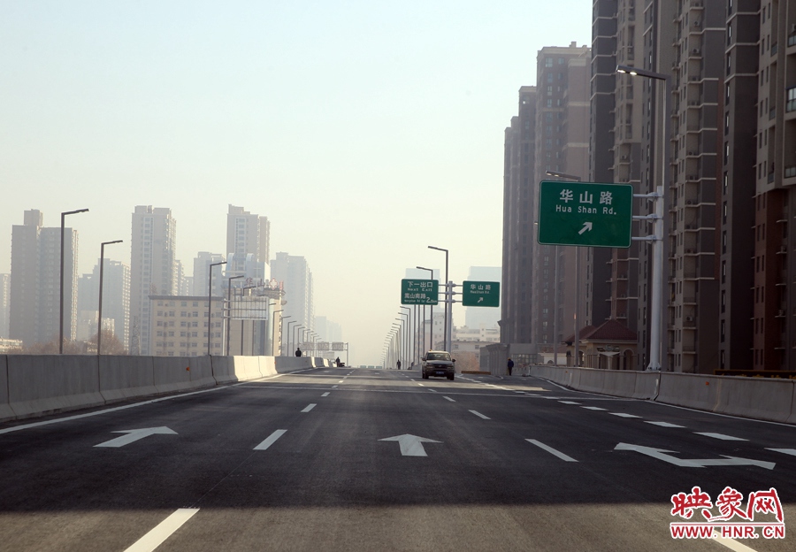 嵩山南路方向，華山路出口。