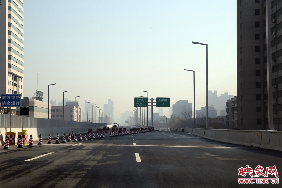 嵩山南路出口，由西向東至嵩山南路出口向東暫未開通。