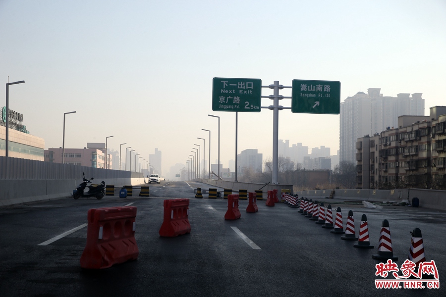 嵩山南路出口，由西向東至嵩山南路出口向東暫未開通。