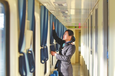 臥鋪車廂 半包式，更具私密性和舒適性。