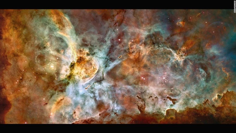 這個大星系是小恒星的誕生地，預(yù)計(jì)其中有數(shù)顆質(zhì)量為太陽的50至100倍的恒星