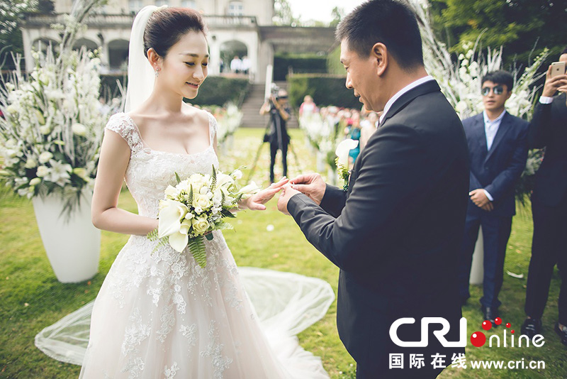 李小冉比利時辦婚禮 朱丹、鐘欣潼、應(yīng)采兒做伴娘
