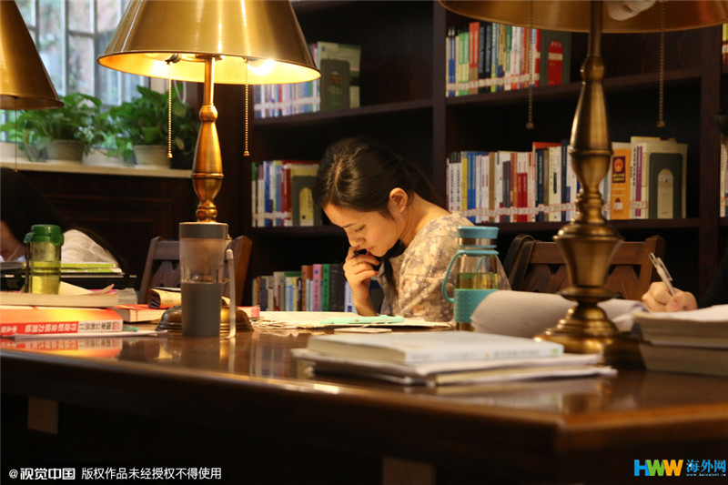 重慶大學(xué)改造翻新的“民國(guó)風(fēng)圖書(shū)館”走紅網(wǎng)絡(luò)，引得無(wú)數(shù)網(wǎng)友點(diǎn)贊