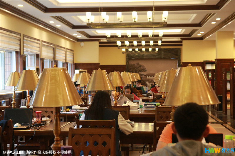 重慶大學(xué)改造翻新的“民國(guó)風(fēng)圖書(shū)館”走紅網(wǎng)絡(luò)，引得無(wú)數(shù)網(wǎng)友點(diǎn)贊
