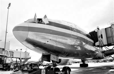 2011年4月5日，美國航空公司為洛杉磯至上海首條直飛航線的開通舉行剪彩儀式。目前，美國航空、美國聯(lián)合航空和達(dá)美航空已經(jīng)向中國提交了飛行計(jì)劃。