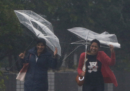 19號臺風在日本登陸，帶來強降雨。