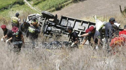 秘魯南部一客車(chē)墜落山谷，至少25人死亡網(wǎng)頁(yè)截圖
