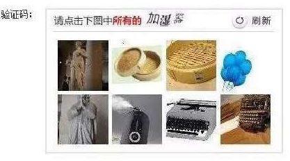 澎湃新聞?dòng)浾邚蔫F路上海站了解到，目前窗口售票采用的系統(tǒng)與12306網(wǎng)購不同，購票者通過身份證件的驗(yàn)證，即可購票。根據(jù)往年經(jīng)驗(yàn)，每年臘月二十三到二十九的火車票最為緊俏，對應(yīng)的網(wǎng)絡(luò)購票日期為12月4日至10日，春運(yùn)火車票搶票也進(jìn)入最白熱化的狀態(tài)。對此，鐵路部門提醒，如果沒能在第一時(shí)間買到票，旅客不妨在起售時(shí)間30分鐘后、開車前15天和開車前1天三個(gè)時(shí)間點(diǎn)“撿漏”，可能會(huì)有意外的收獲。
