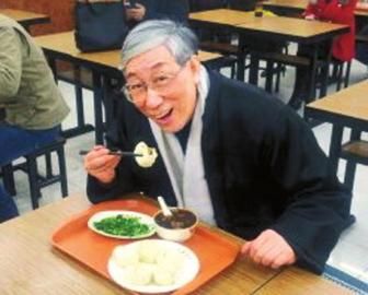 吳頌今到慶豐包子鋪找靈感。
