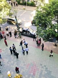 市民提供給賀偉的事發(fā)時雙方沖突照片。