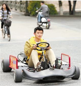 大學(xué)生2個(gè)月造出電動卡丁車