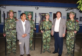 　5月17日，岳陽(yáng)監(jiān)獄，自稱是聯(lián)合國(guó)官員的男子被當(dāng)場(chǎng)抓獲。圖/通訊員續(xù)暖和