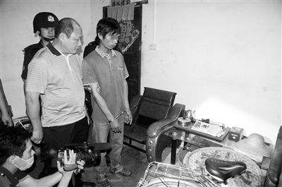 今年8月，我國(guó)內(nèi)地發(fā)生多起單身女性乘坐“黑車”后慘遭車主殺害的案件，被網(wǎng)友稱為“黑色8月”。