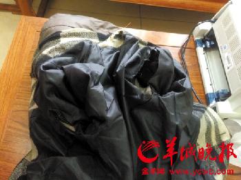 年邁體弱，一些老人家中衣物多年未洗，又舊又破