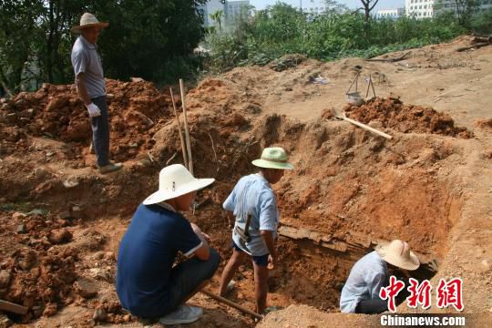 巖橋村廟山地區(qū)考古現(xiàn)場?！⊥]文管辦　攝