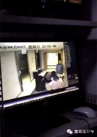 一女子在酒店被陌生男子拖拽。    視頻截圖